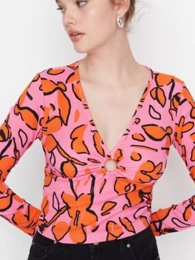 NWT Trendyol Pink Floral Ring Detail Crop Top Size L
